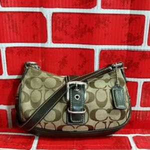 COACH- TAN & BROWN SIGNATURE BAGUETTE